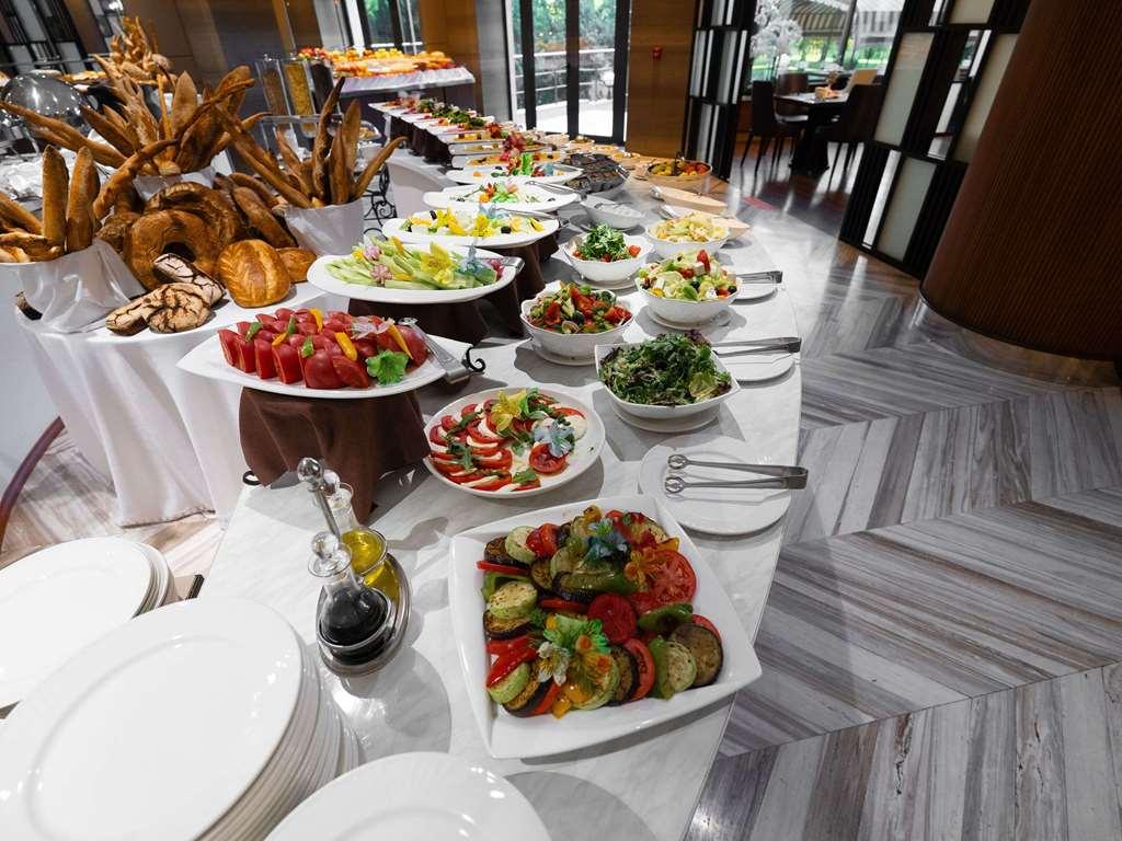 Moevenpick Hotel ทาชเคนต์ ร้านอาหาร รูปภาพ
