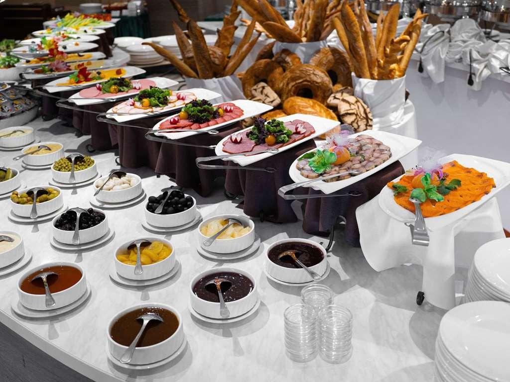 Moevenpick Hotel ทาชเคนต์ ร้านอาหาร รูปภาพ